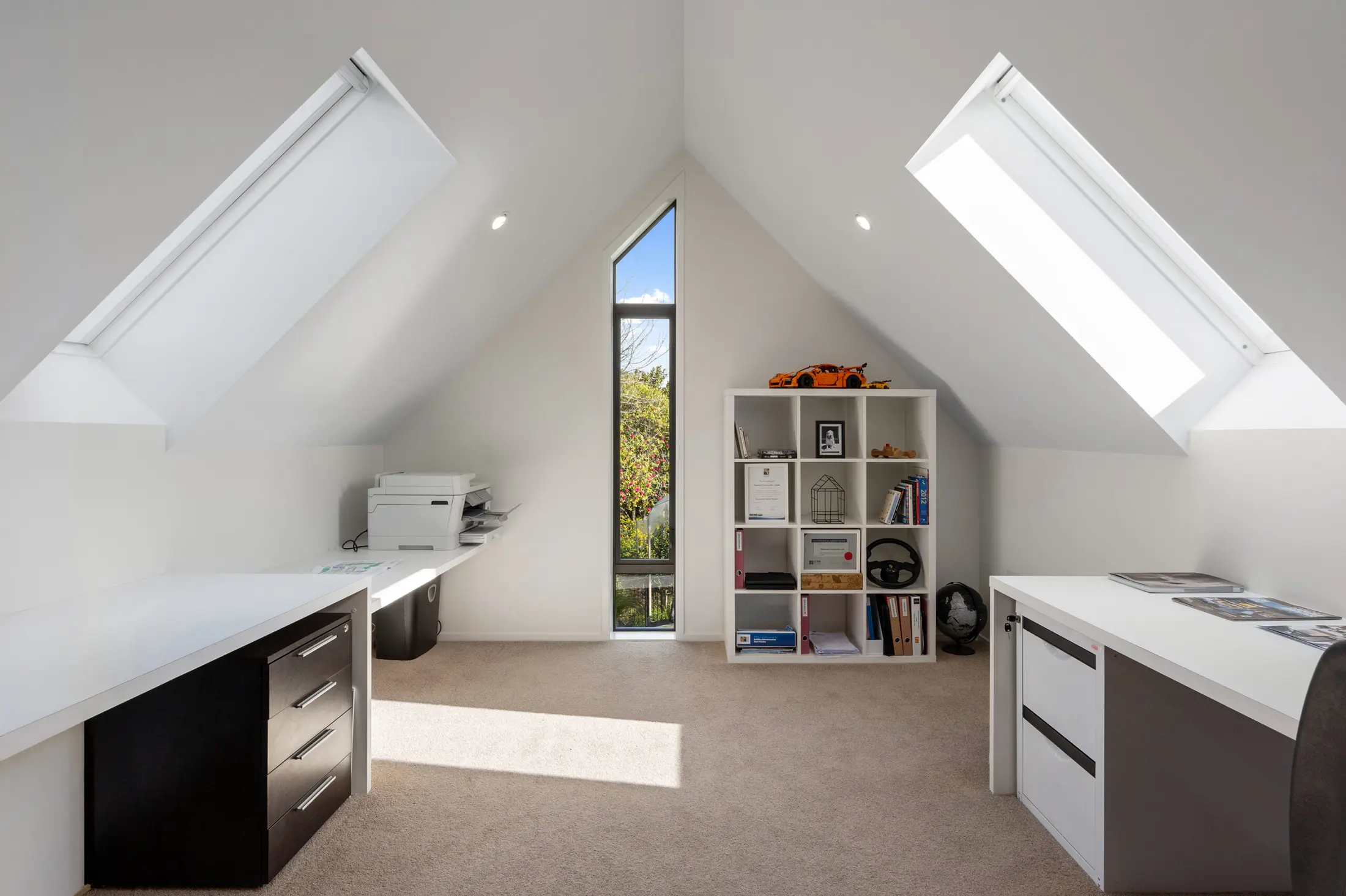 Flexible upper-floor studio